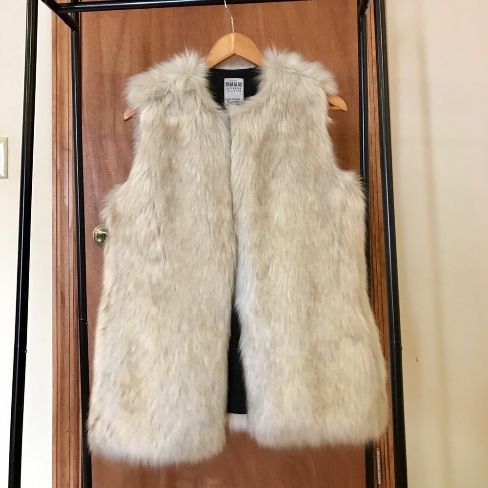 ZARA Faux Fur Closing Vest